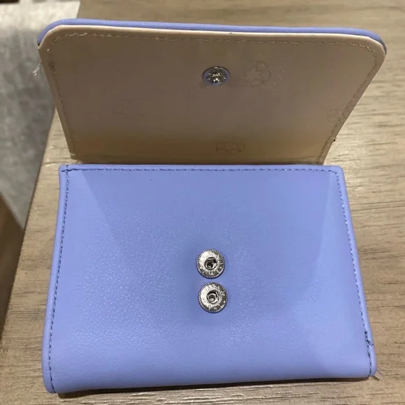 Lavender Wallet Made From Recyclable Materials - Picture 4 of 5